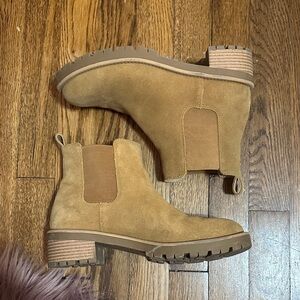 Blondo waterproof Camel Suede Chelsea Boots